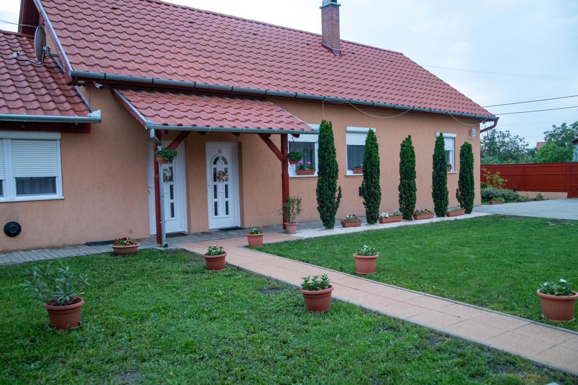 Boroka Vendeghaz Turkeve Hotel Exterior photo